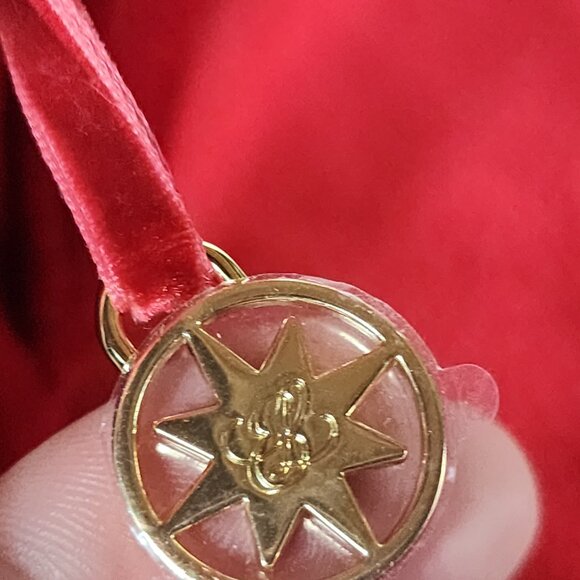 Estee Lauder Red Velvet with Gold Hardware Holiday Recycled Cosmetic Makeup Bag - Picture 7 of 16